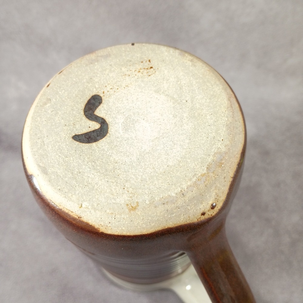 Studio‎ Art Pottery Stoneware Mug 18 oz Speckled Ribbed Artist Mark Earth Tones - Picture 5 of 5